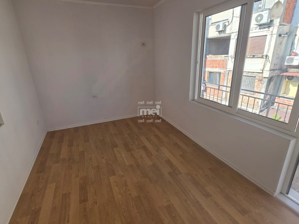 SHITET APARTAMENT 2+1 + BALLKON PRANE SPITALIT!
