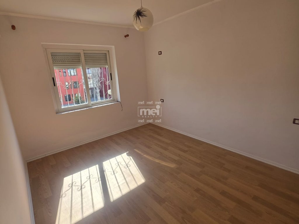 SHITET APARTAMENT 2+1 + BALLKON PRANE SPITALIT!