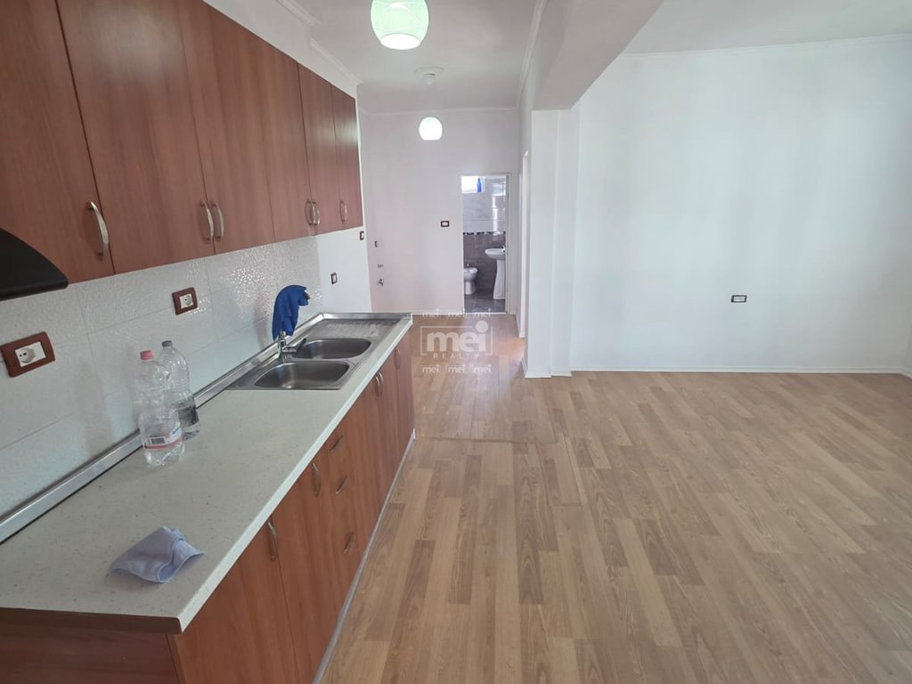 SHITET APARTAMENT 2+1 + BALLKON PRANE SPITALIT!