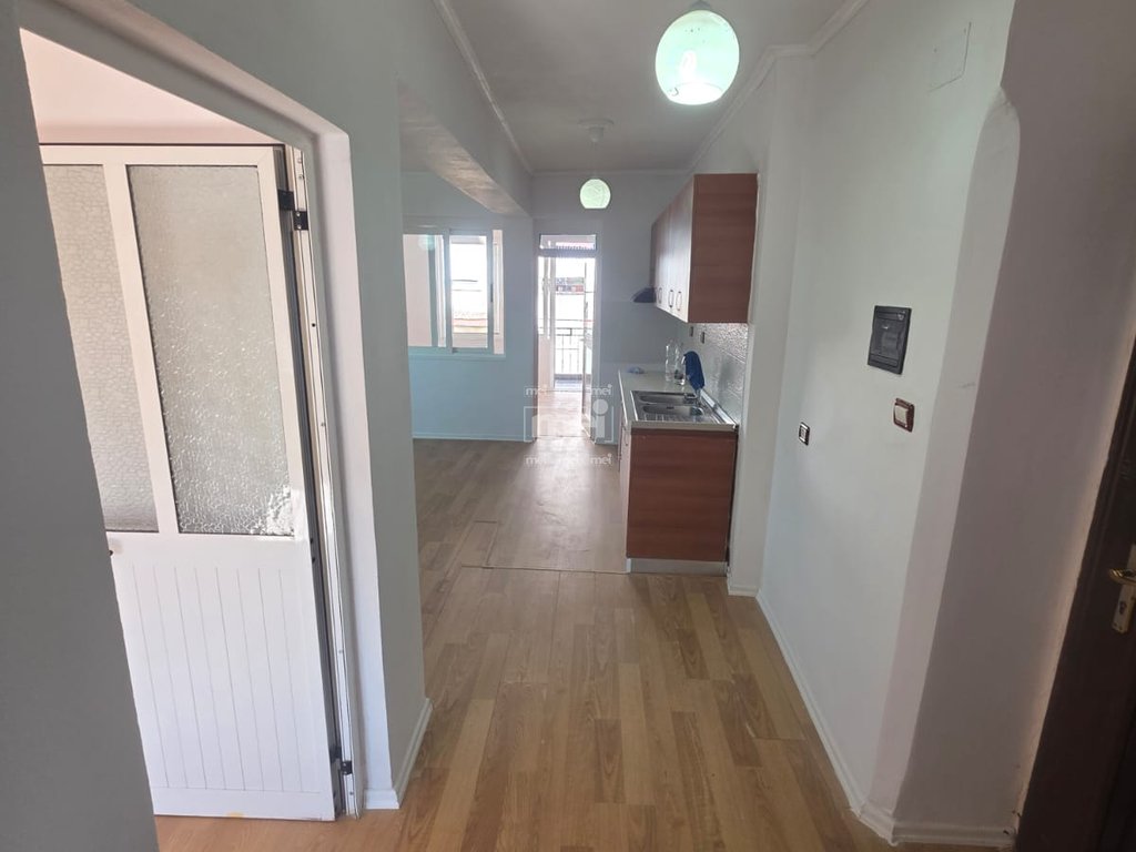 SHITET APARTAMENT 2+1 + BALLKON PRANE SPITALIT!