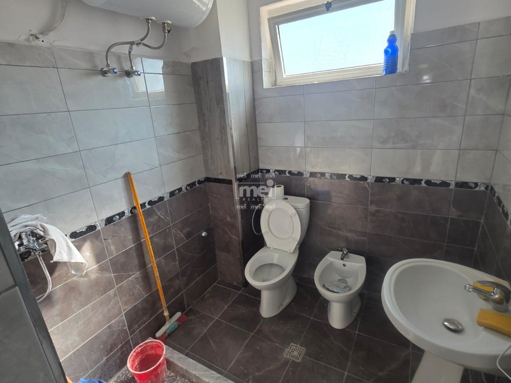 SHITET APARTAMENT 2+1 + BALLKON PRANE SPITALIT!