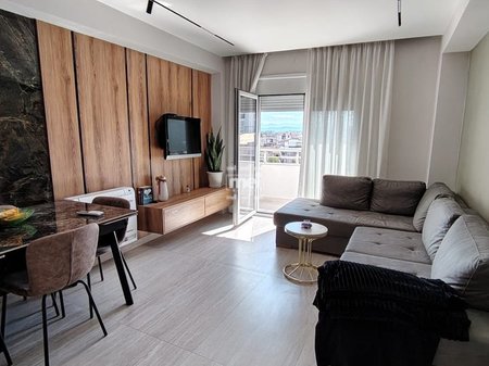 SHITET APARTAMENT 2+1 PRANE UJESJELLESIT!