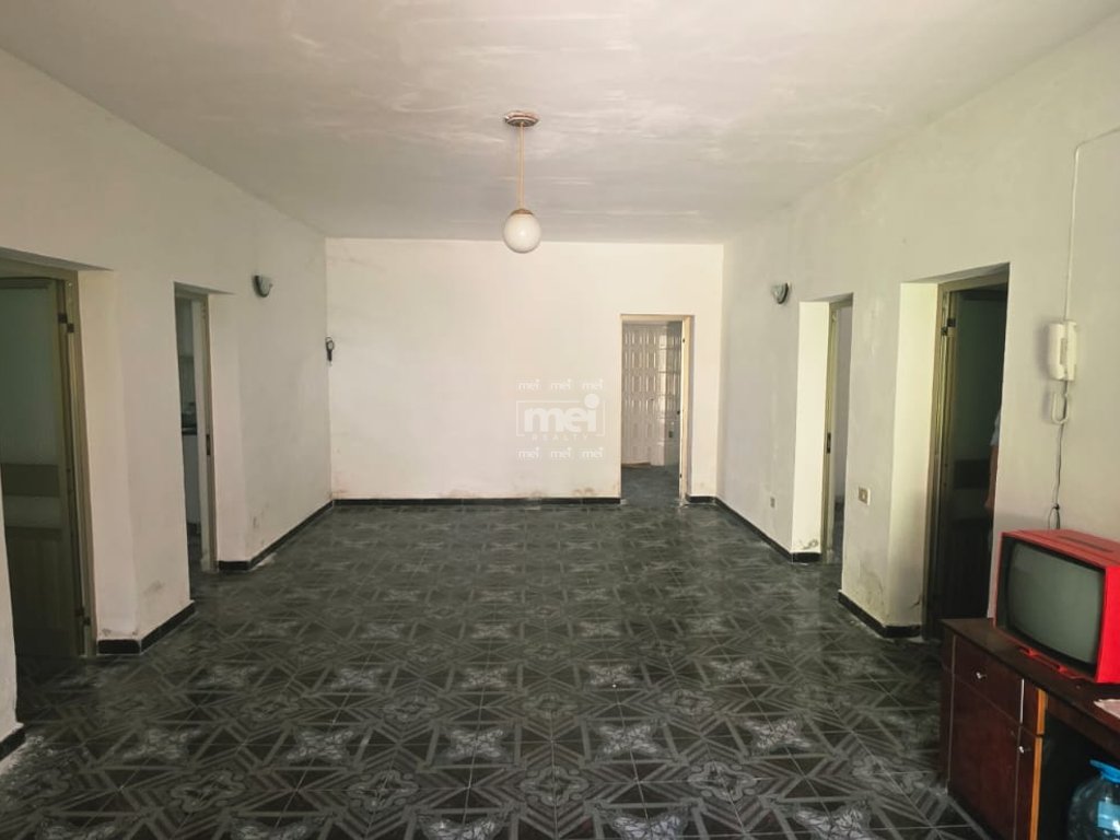 SHITEN DY SHTËPI PRIVATE NË PLAZH, DURRËS