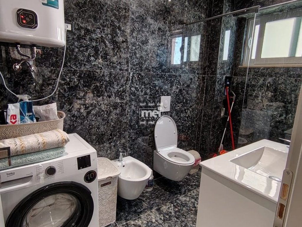 SHITET APARTAMENT 2+1 PRANE UJESJELLESIT!