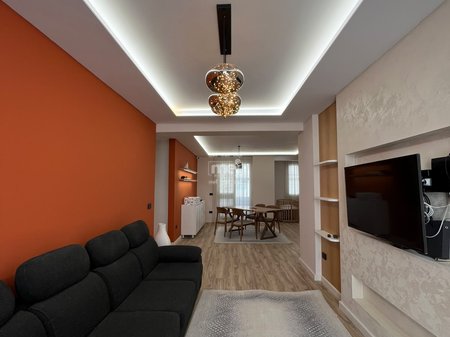 SHITET SUPER APARTAMENT 2+1  TEK RRUGA E RE E PORTIT!