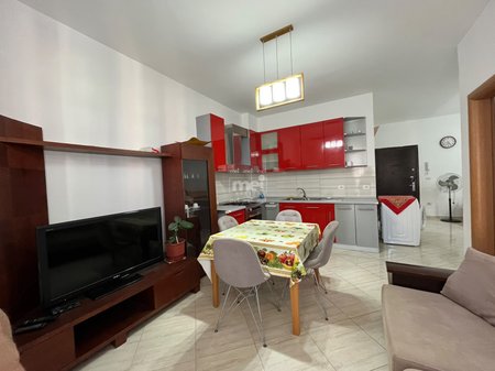 JEPET ME QIRA APARTAMENT 1+1,NE PLAZH!