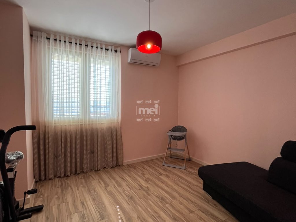 SHITET SUPER APARTAMENT 2+1  TEK RRUGA E RE E PORTIT!