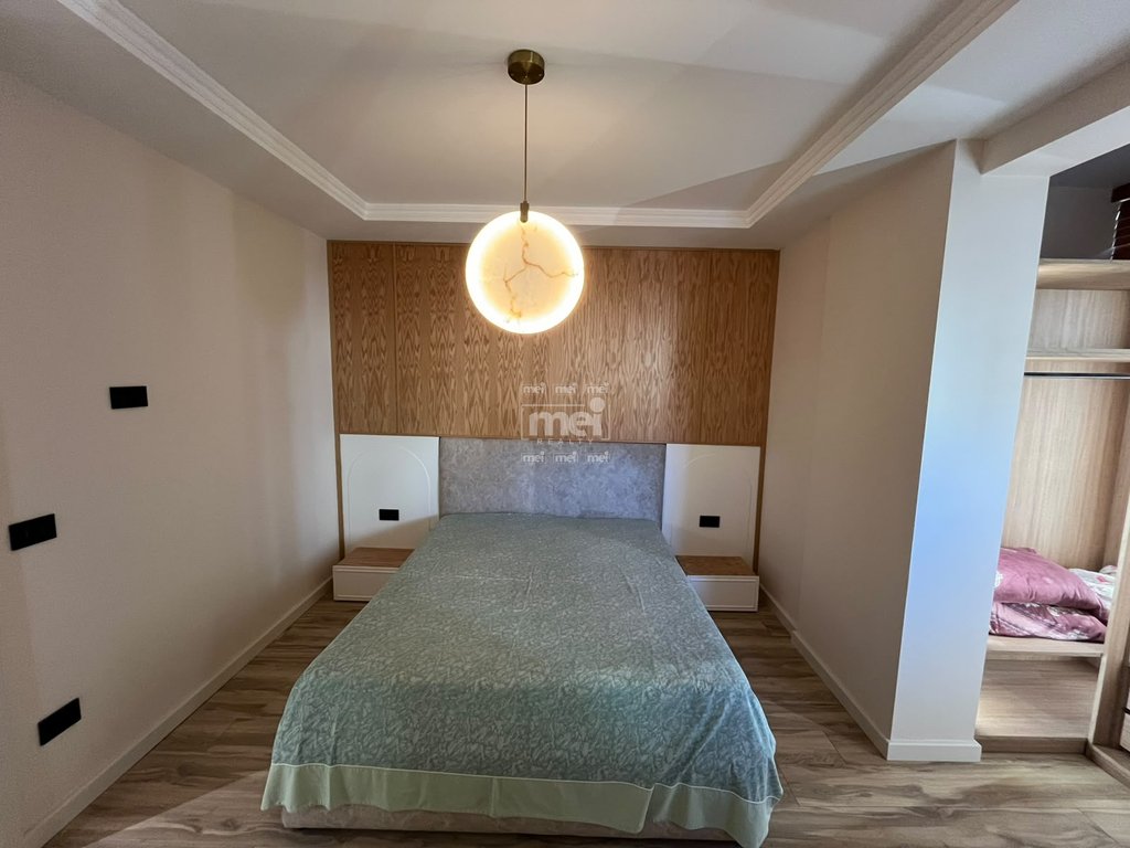 SHITET SUPER APARTAMENT 2+1  TEK RRUGA E RE E PORTIT!