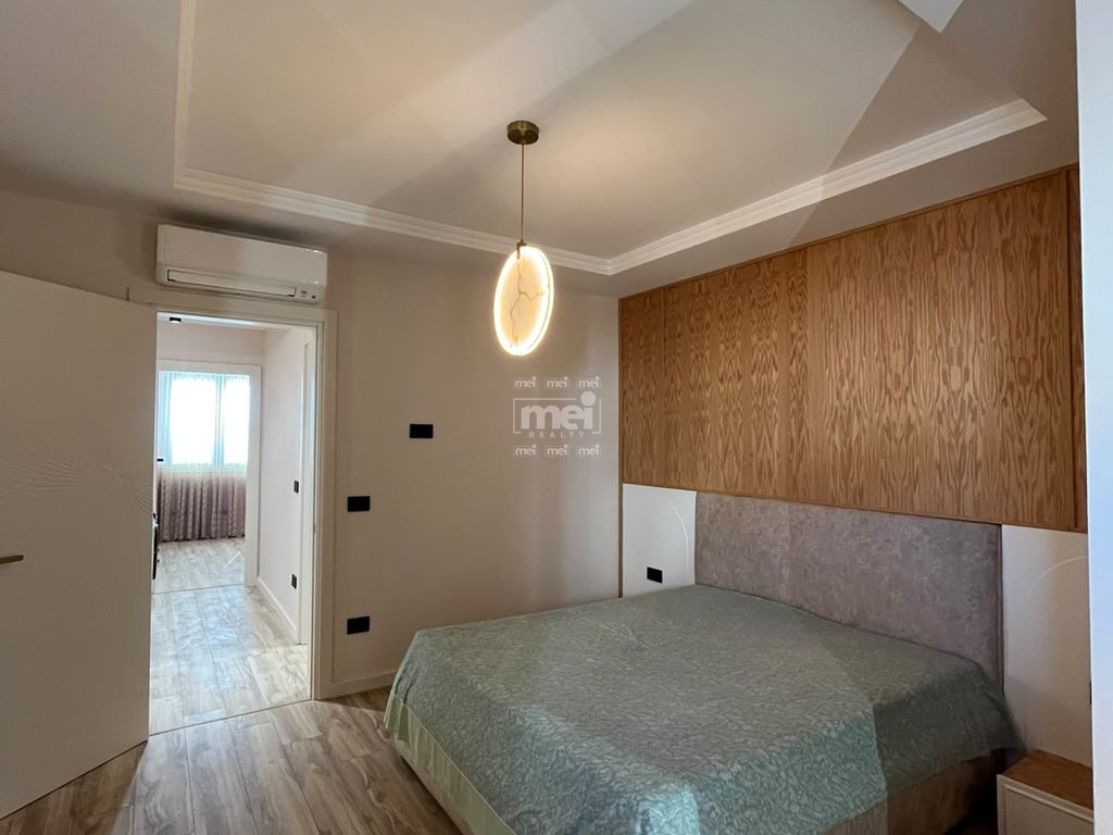 SHITET SUPER APARTAMENT 2+1  TEK RRUGA E RE E PORTIT!