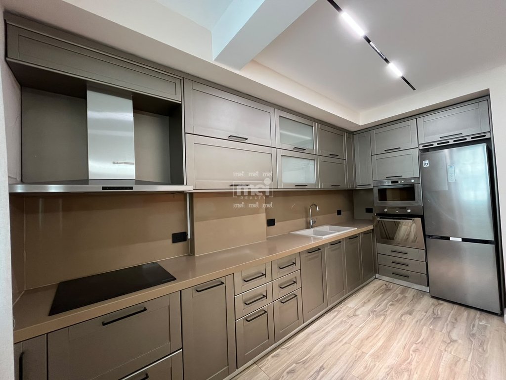 SHITET SUPER APARTAMENT 2+1  TEK RRUGA E RE E PORTIT!