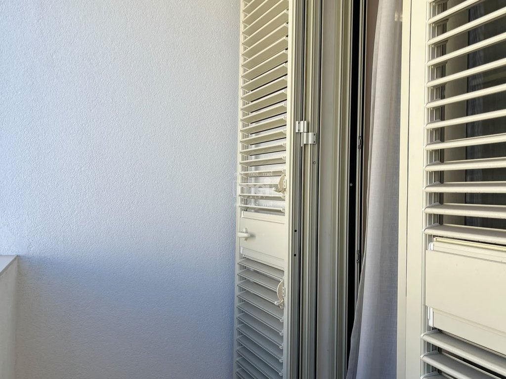 SHITET SUPER APARTAMENT 2+1  TEK RRUGA E RE E PORTIT!