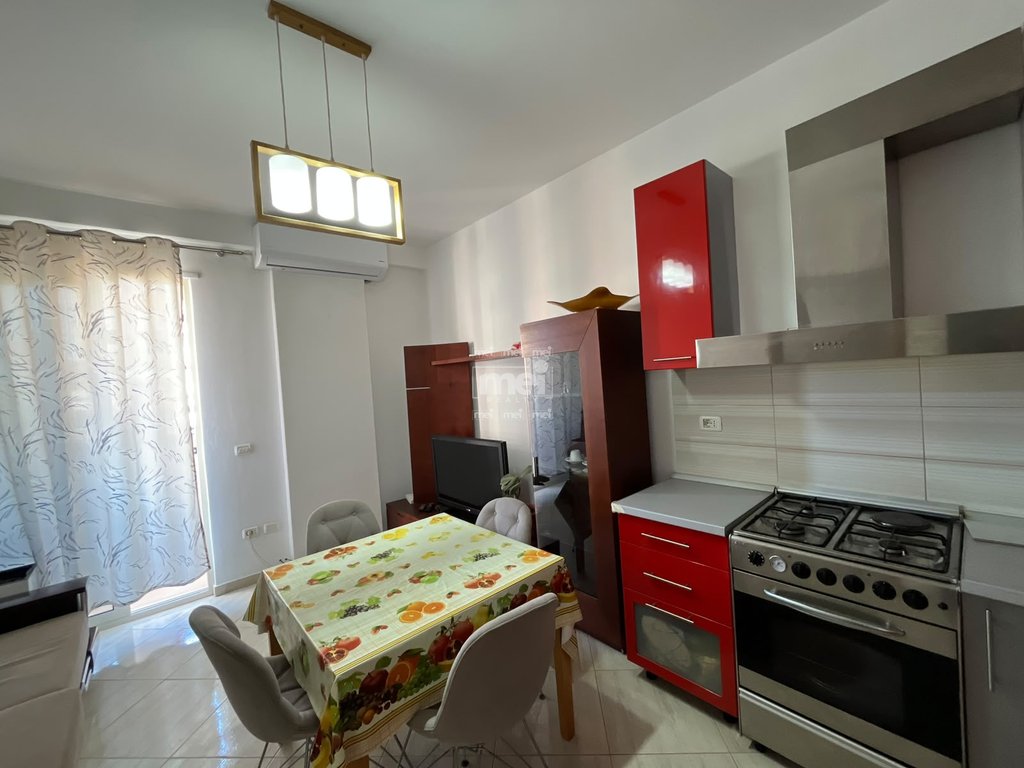 JEPET ME QIRA APARTAMENT 1+1,NE PLAZH!