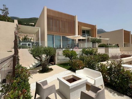 Shitet Apartament 2+1 ne Green Coast!