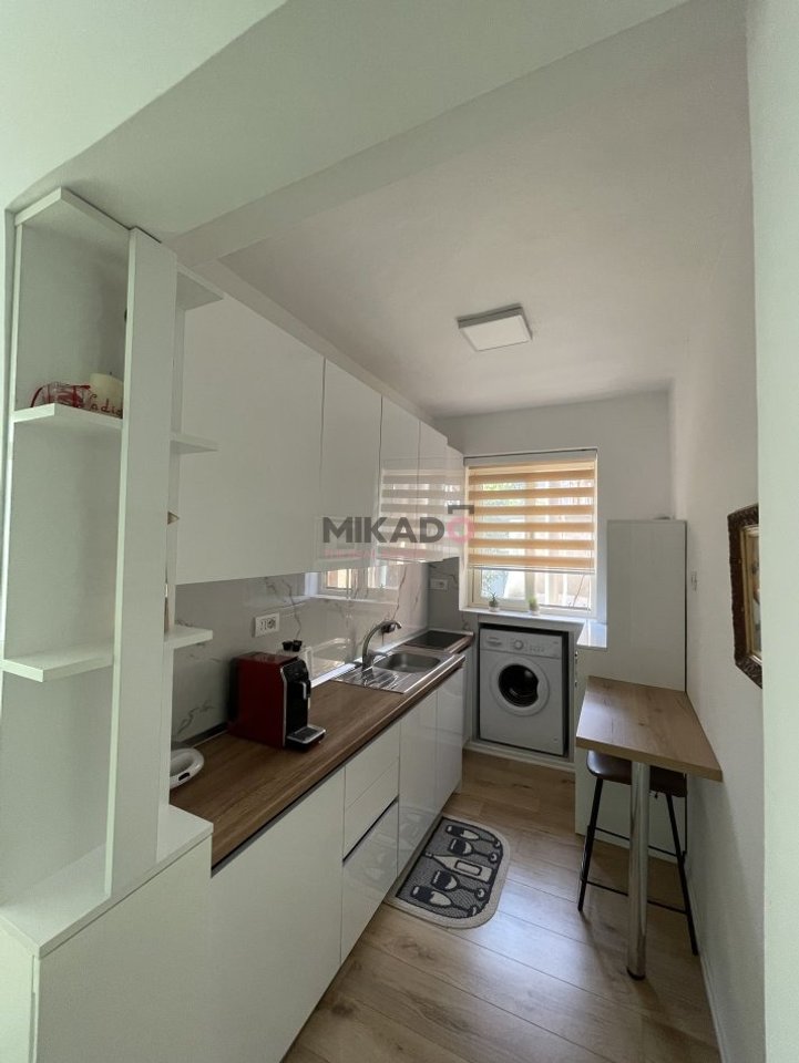 Affittasi Casa Privata con Cortile a Myslym Shyri!