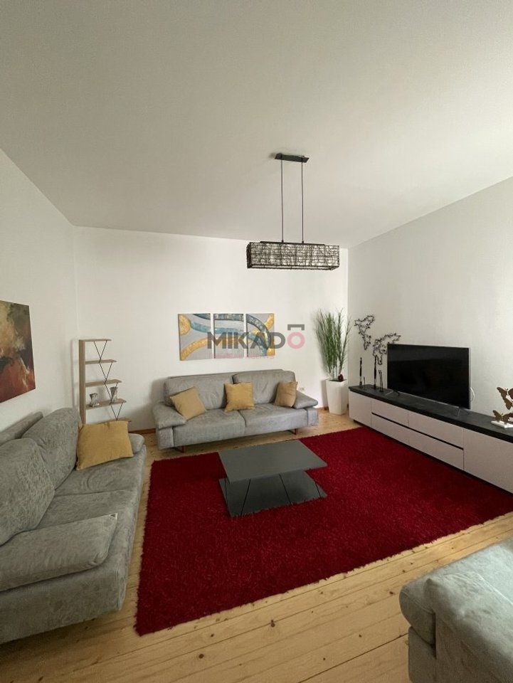 Affittasi Casa Privata con Cortile a Myslym Shyri!