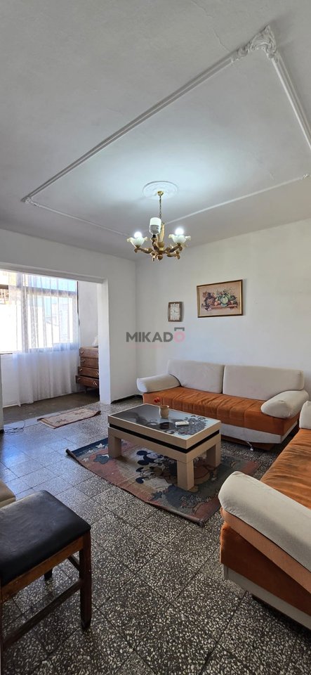 Shitet Apartament 1+1 Tek Pazari i Ri!