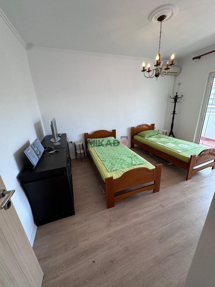 Shitet Apartament 2+1 Tek Rruga Bardhyl!