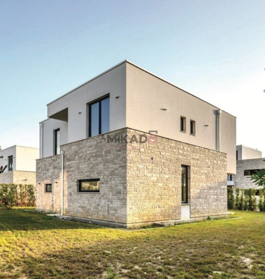 Individual villa for sale at San Pietro Residence, Gjiri i Lalzit!