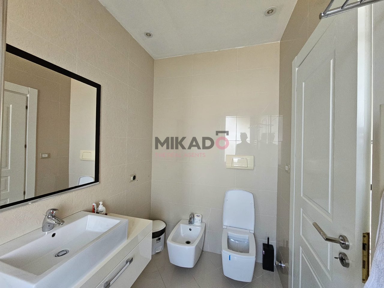Apartment 2+1+2 for sale near the Artificial Lake of Tirana!