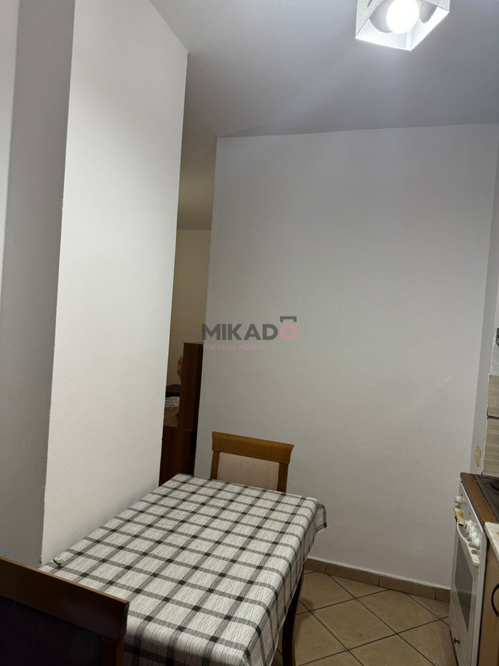 Shitet Apartament 1+1 tek Rruga Irfan Tomini!