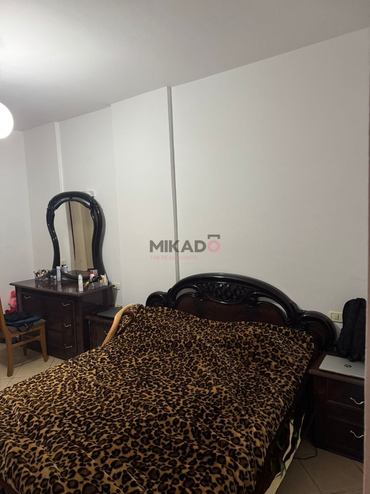 Shitet Apartament 1+1 tek Rruga Irfan Tomini!