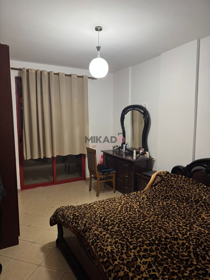 Shitet Apartament 1+1 tek Rruga Irfan Tomini!