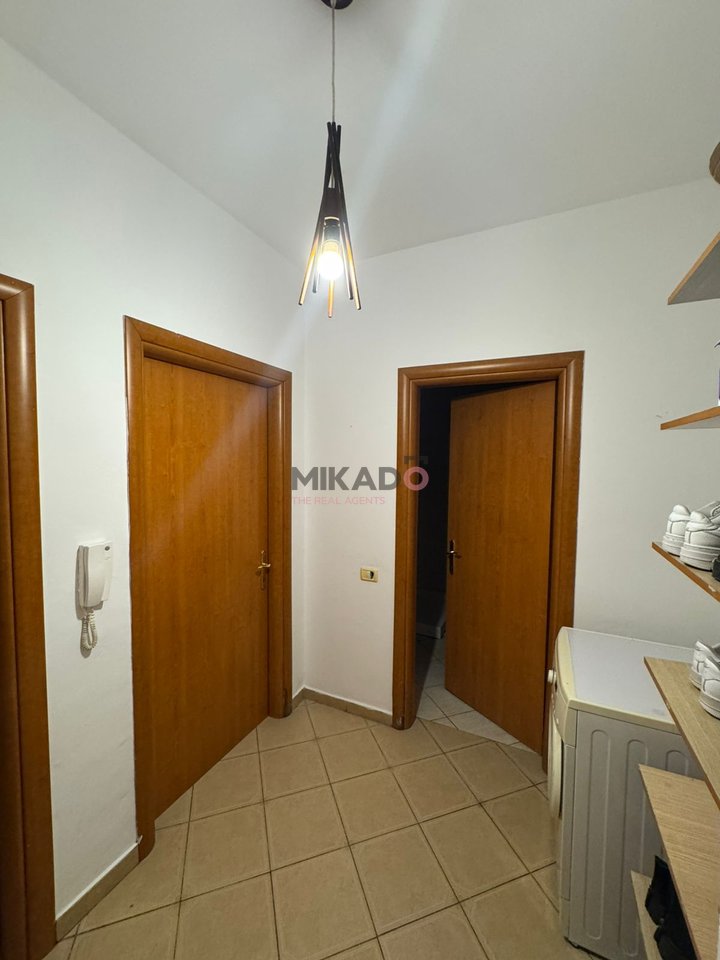 Shitet Apartament 1+1 tek Rruga Irfan Tomini!