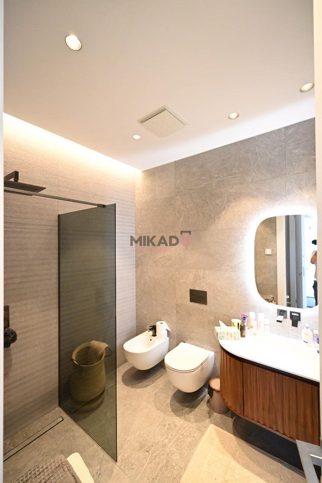 VENDESI APPARTAMENTO LUSSUOSO 2+1 CON 1 POSTO AUTO A GREEN COAST, PALASË