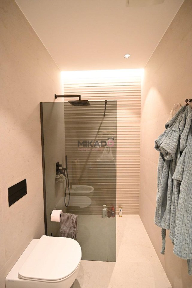 VENDESI APPARTAMENTO LUSSUOSO 2+1 CON 1 POSTO AUTO A GREEN COAST, PALASË