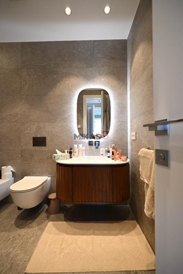 VENDESI APPARTAMENTO LUSSUOSO 2+1 CON 1 POSTO AUTO A GREEN COAST, PALASË