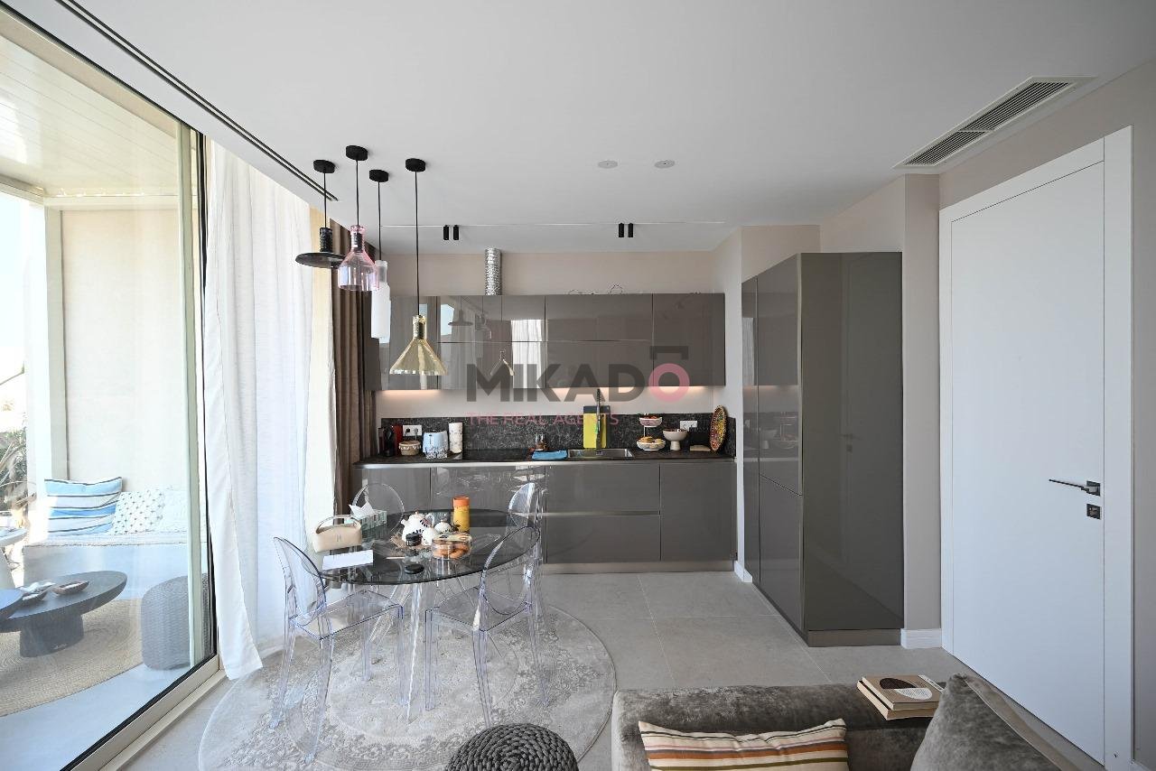 VENDESI APPARTAMENTO LUSSUOSO 2+1 CON 1 POSTO AUTO A GREEN COAST, PALASË