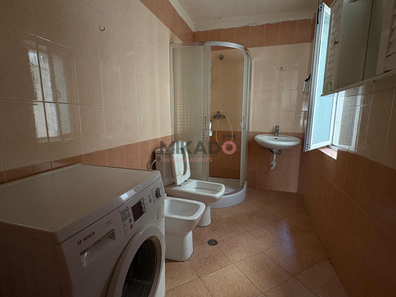 Jepet me Qira Apartament 2+1 tek Ish Tregu Elektrik!