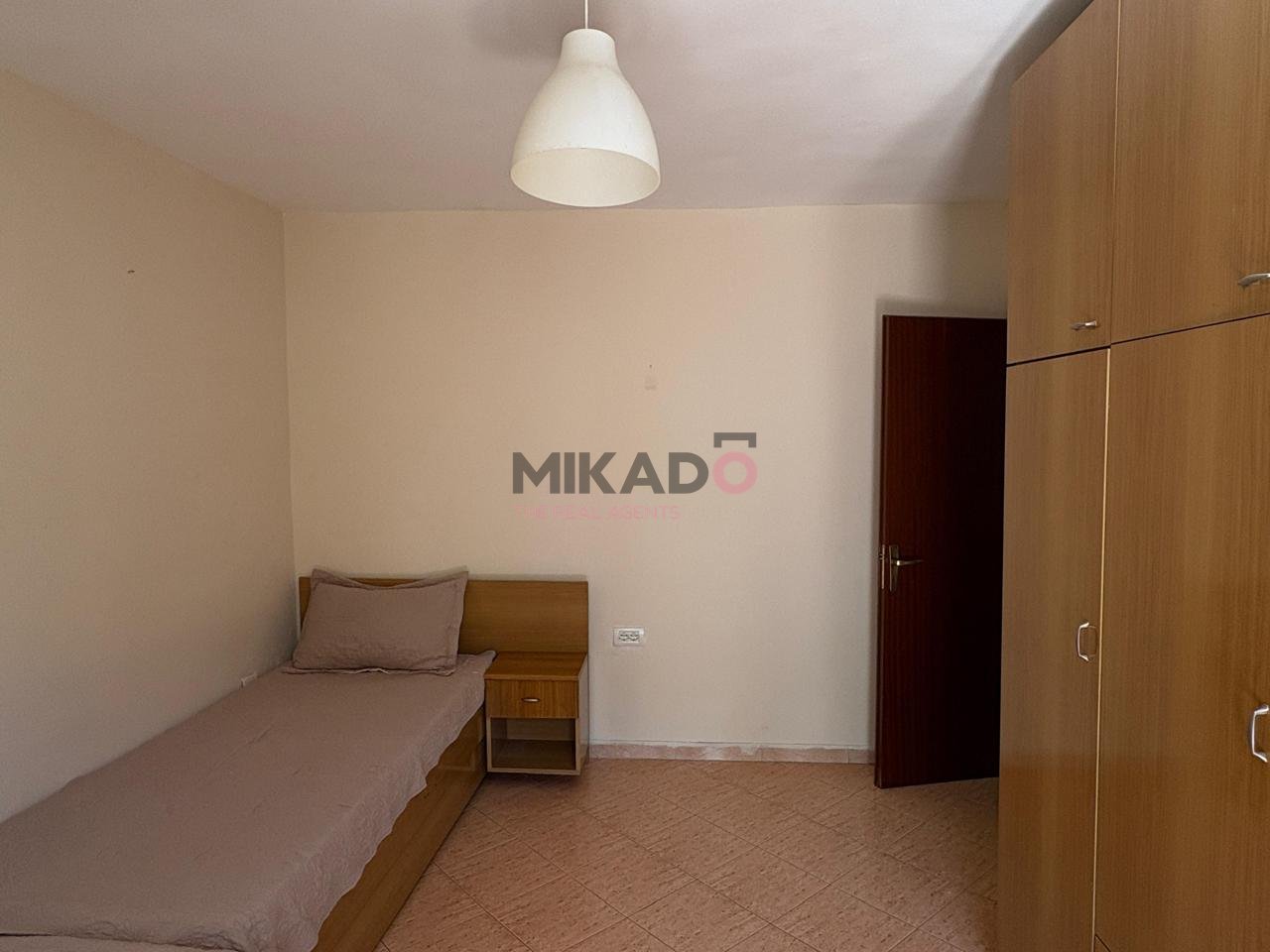 Jepet me Qira Apartament 2+1 tek Ish Tregu Elektrik!