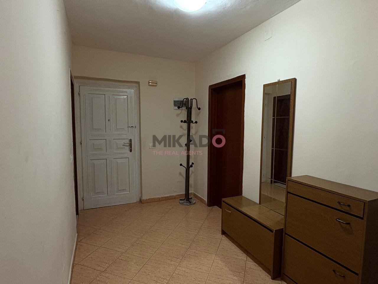 Jepet me Qira Apartament 2+1 tek Ish Tregu Elektrik!