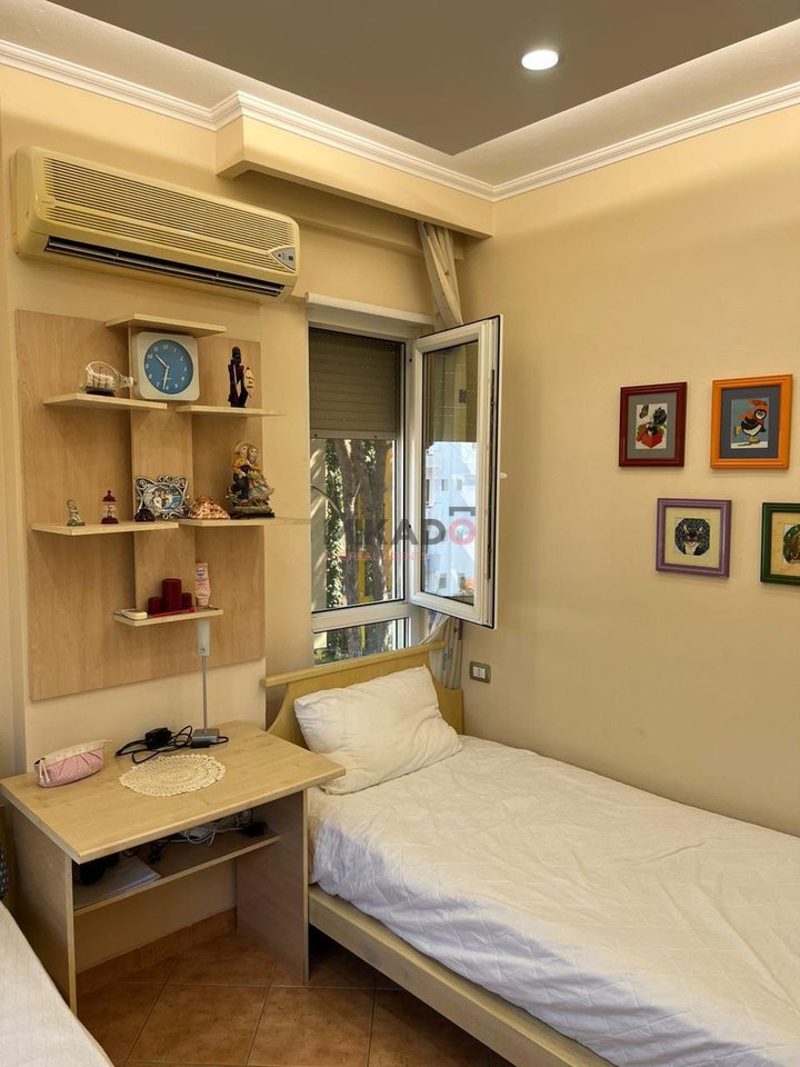 Shitet Apartament 2+1 tek Mali Robit!