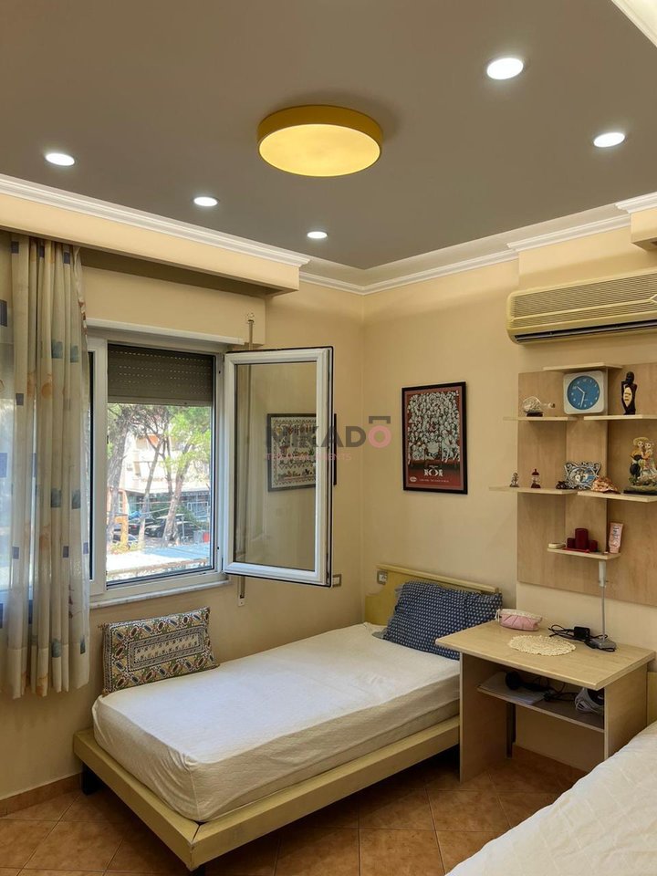 Shitet Apartament 2+1 tek Mali Robit!