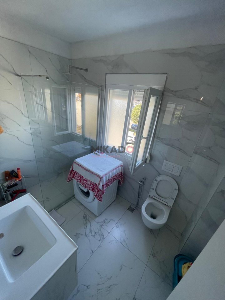 Shitet Apartament 2+1+2 tek Bulevardi i Ri!