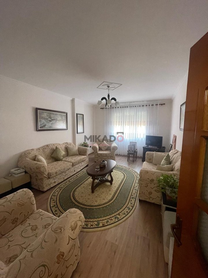 Shitet Apartament 2+1+2 tek Bulevardi i Ri!