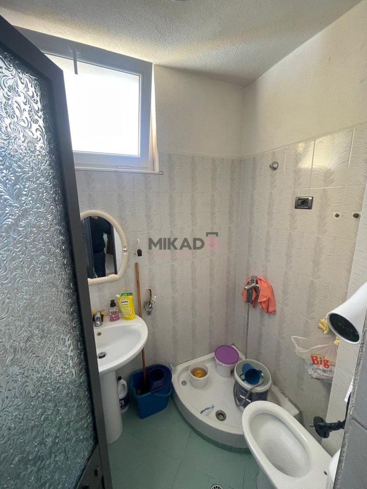 Shitet Apartament 2+1+2 tek Bulevardi i Ri!