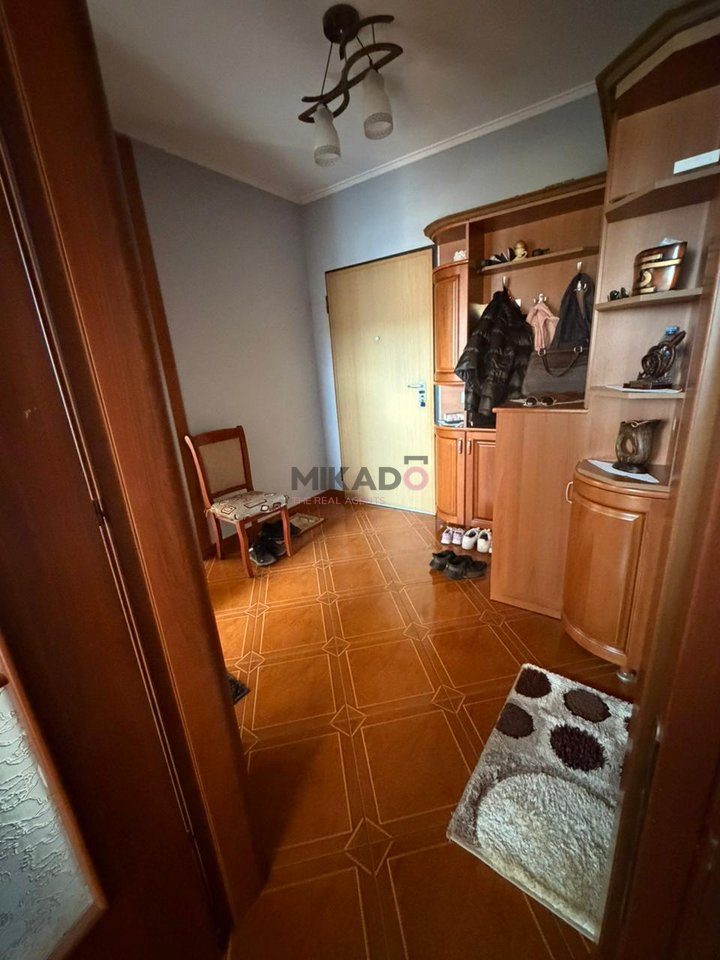 Shitet Apartament 2+1 tek Komuna e Parisit!