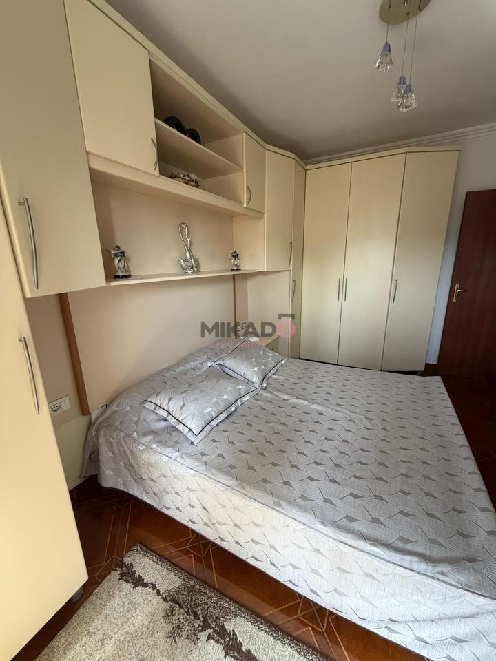 Shitet Apartament 2+1 tek Komuna e Parisit!