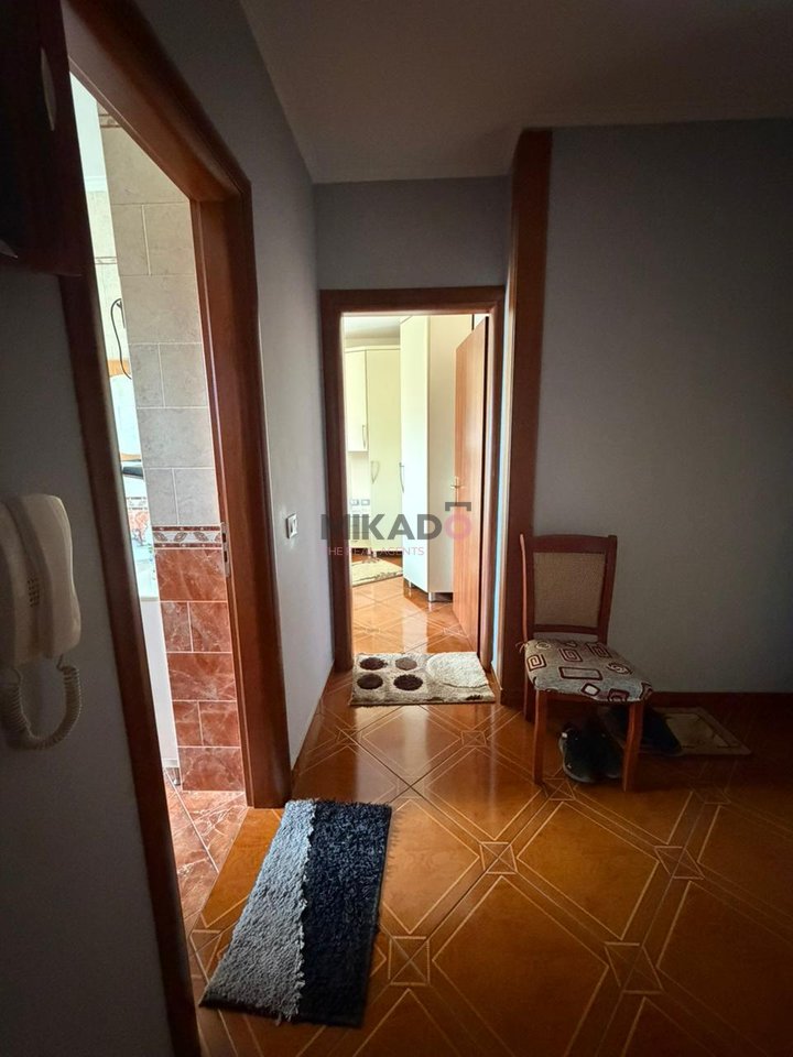 Shitet Apartament 2+1 tek Komuna e Parisit!