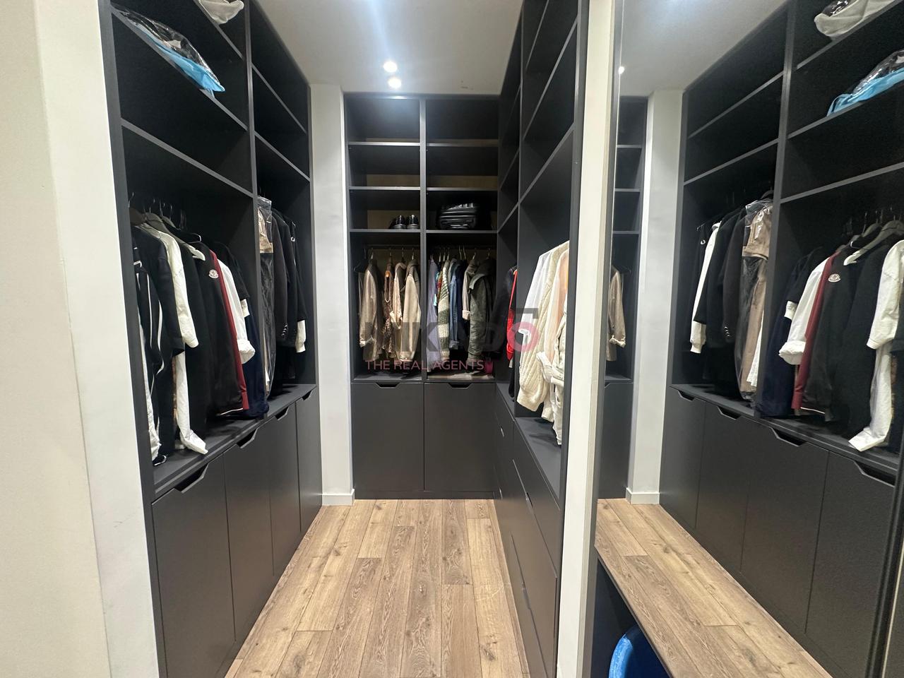 Vendesi appartamento 3+1+2 vicino a Rruga e Kosovareve!