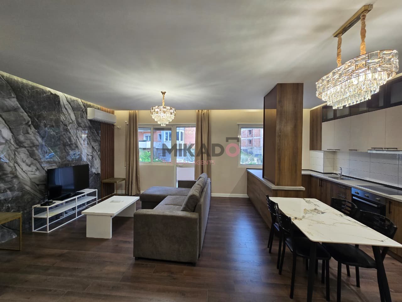 Shitet Apartament 2+1+2 tek Kopshti Botanik!