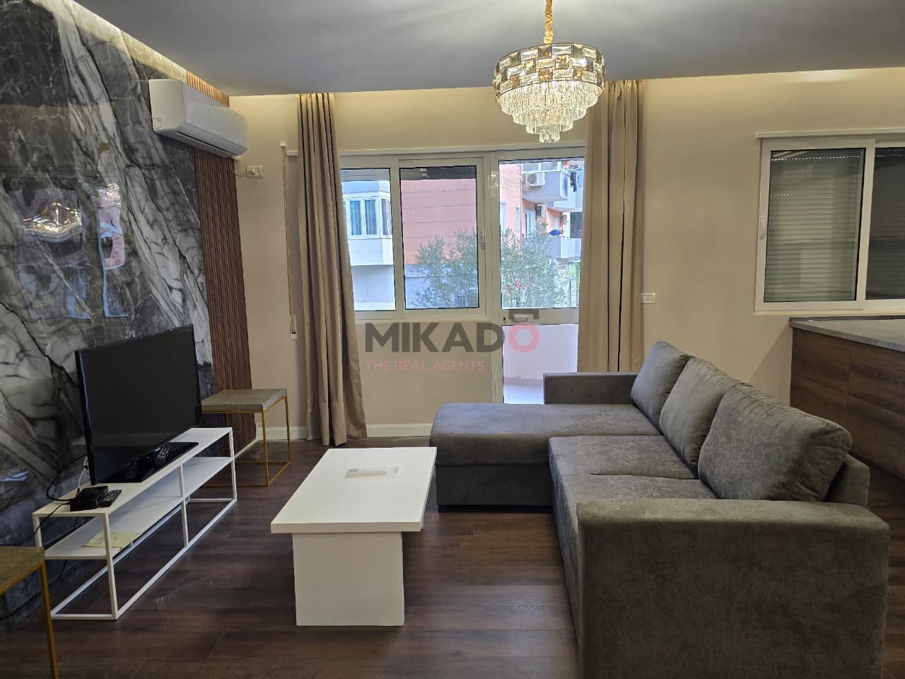 Shitet Apartament 2+1+2 tek Kopshti Botanik!