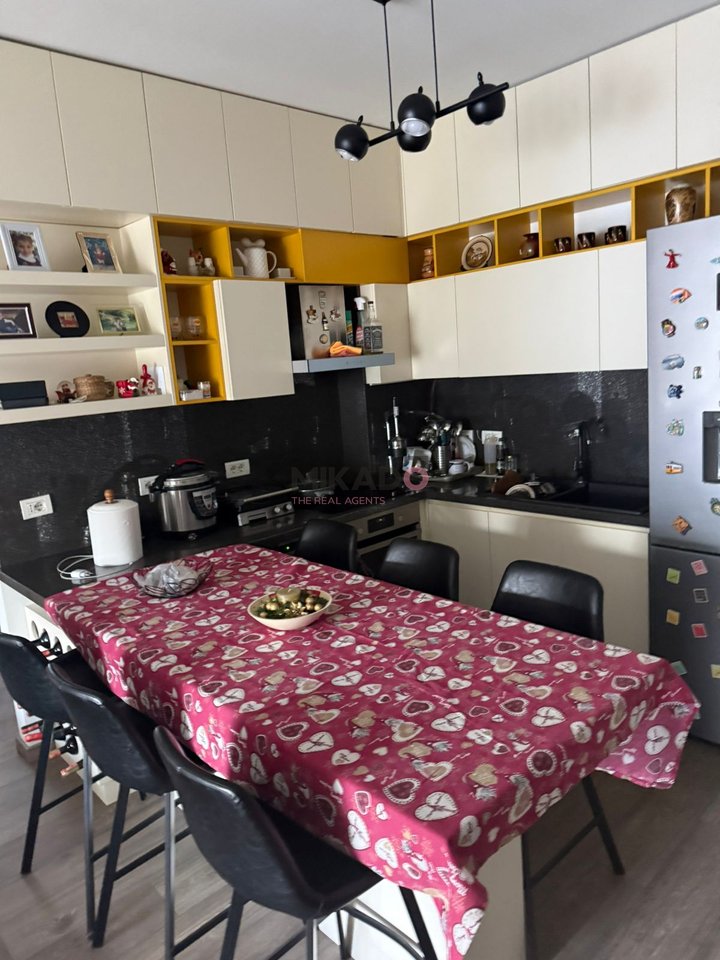 Shitet Apartament 2+1+2 tek Kompleksi FZ, Liqeni i Thate!