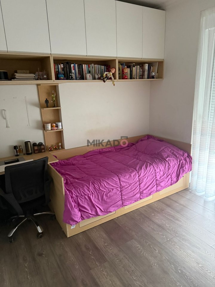 Shitet Apartament 2+1+2 tek Kompleksi FZ, Liqeni i Thate!