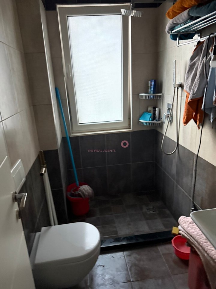 Shitet Apartament 2+1+2 tek Kompleksi FZ, Liqeni i Thate!