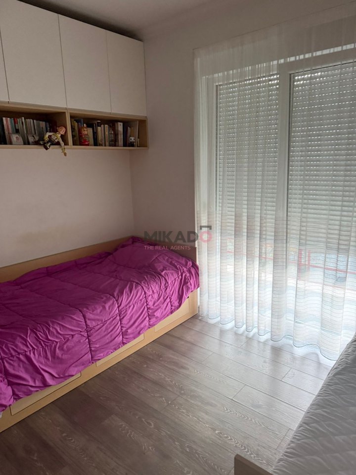 Shitet Apartament 2+1+2 tek Kompleksi FZ, Liqeni i Thate!