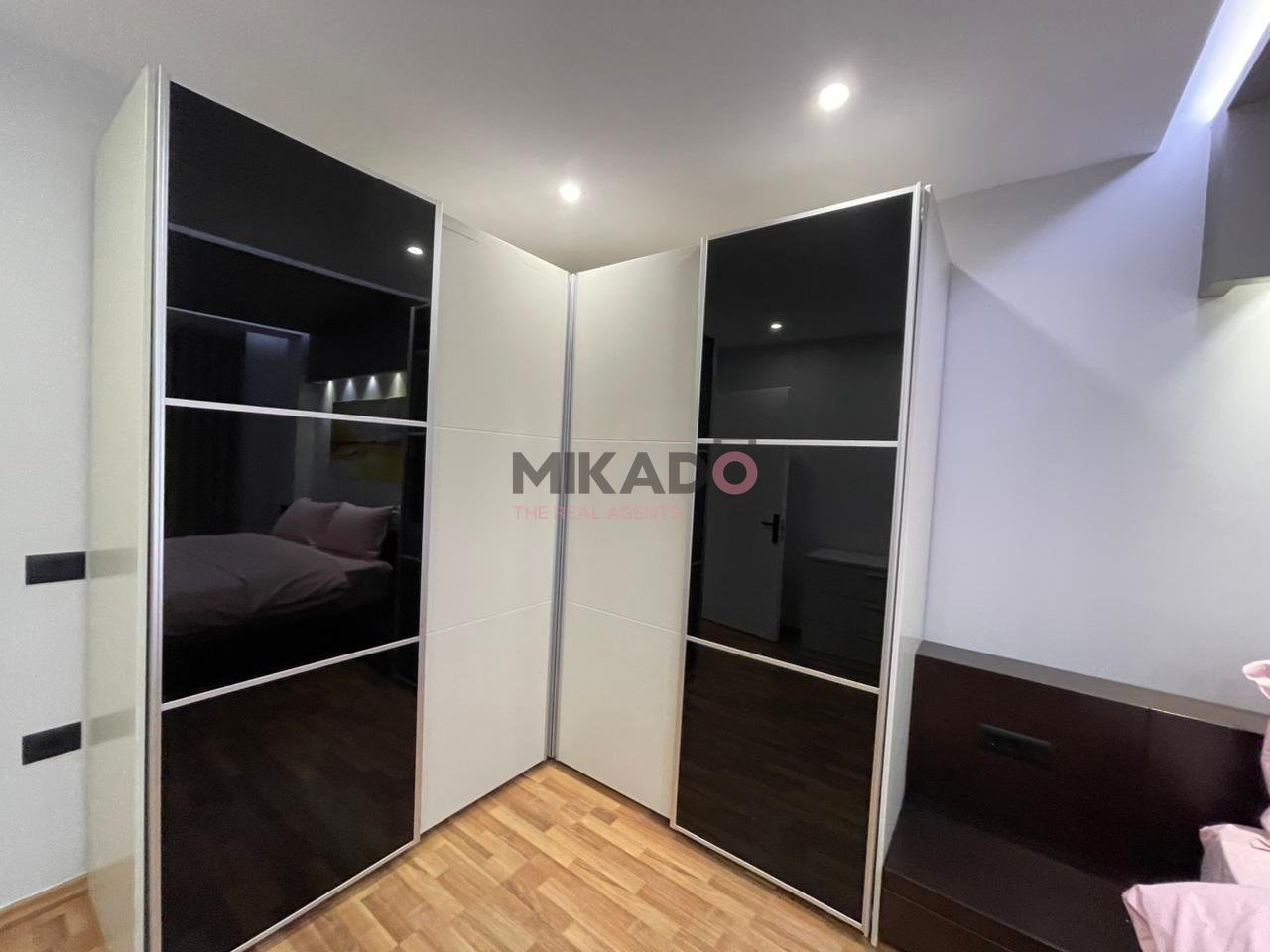 Jepet me Qira Apartament 2+1+2 tek Rruga e Elbasanit!